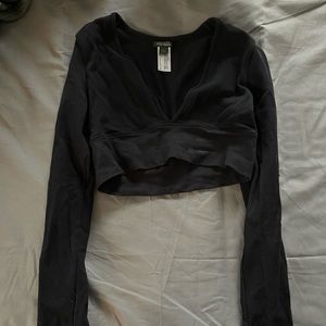 Wild fable cropped V-neck long sleeve size S